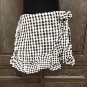 SHEIN Black & White plaid wrap Skort ruffle skirt - size Medium with Bag